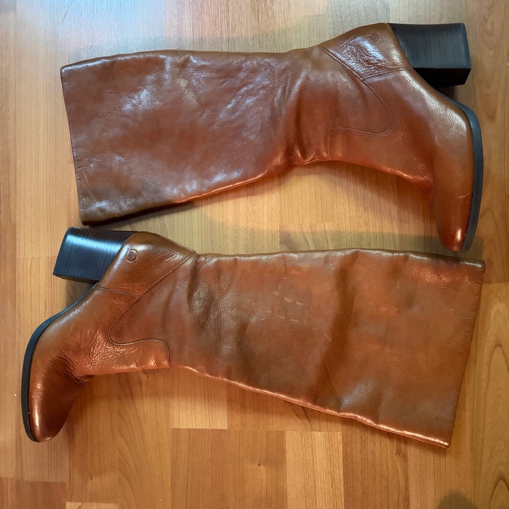 BORN size 7.5 leather boots